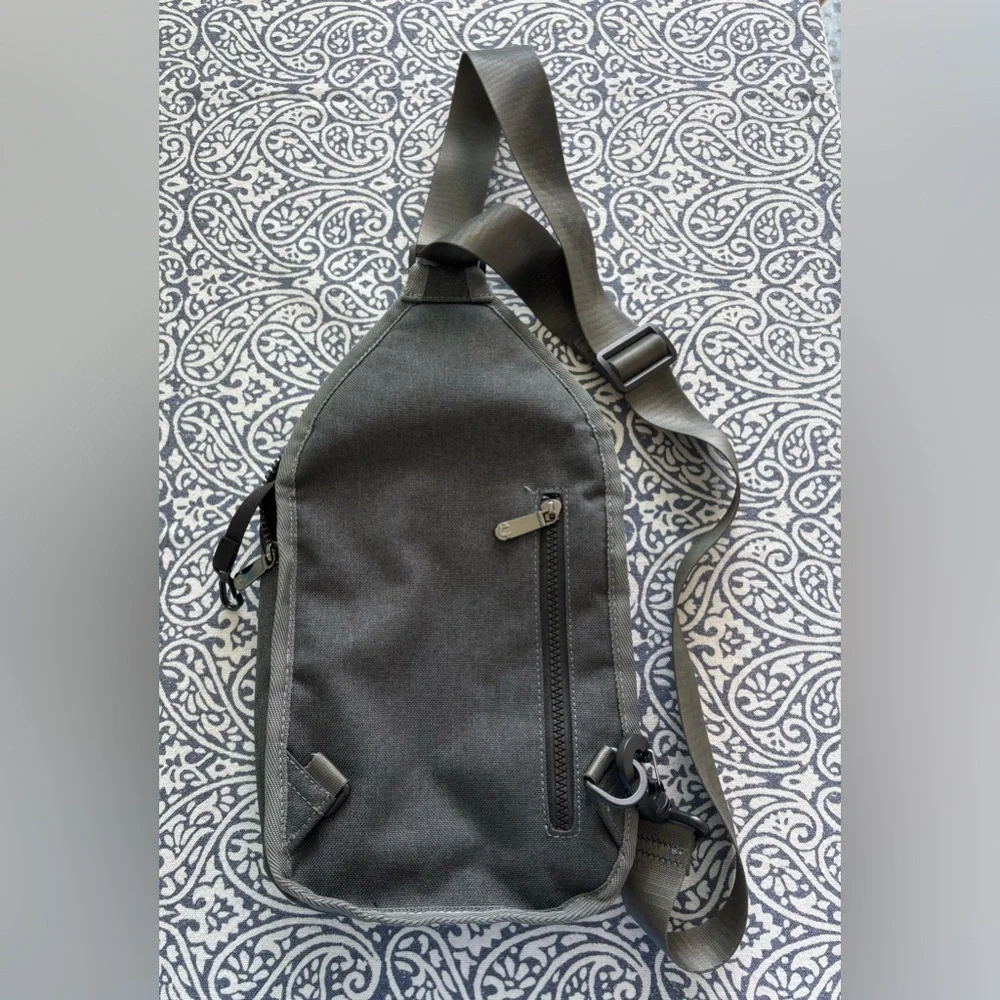 TRUE RELIGION Dark Gray Crossbody Bag Zippered Pockets & card slots Size 10 x 8”